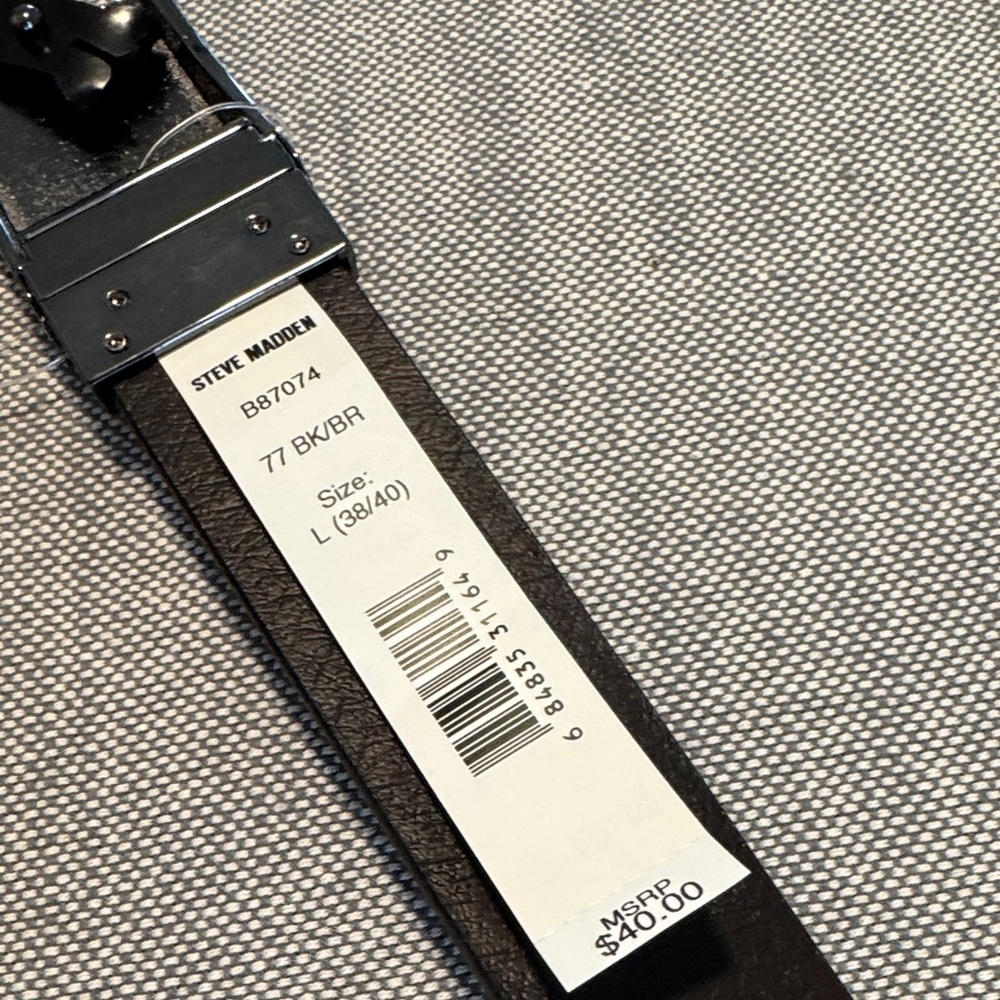 Steve Madden Textured Black Leather Belt with Modern Buckle - Picture 3 of 3